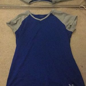 Medium girls blue plain under armour shirt